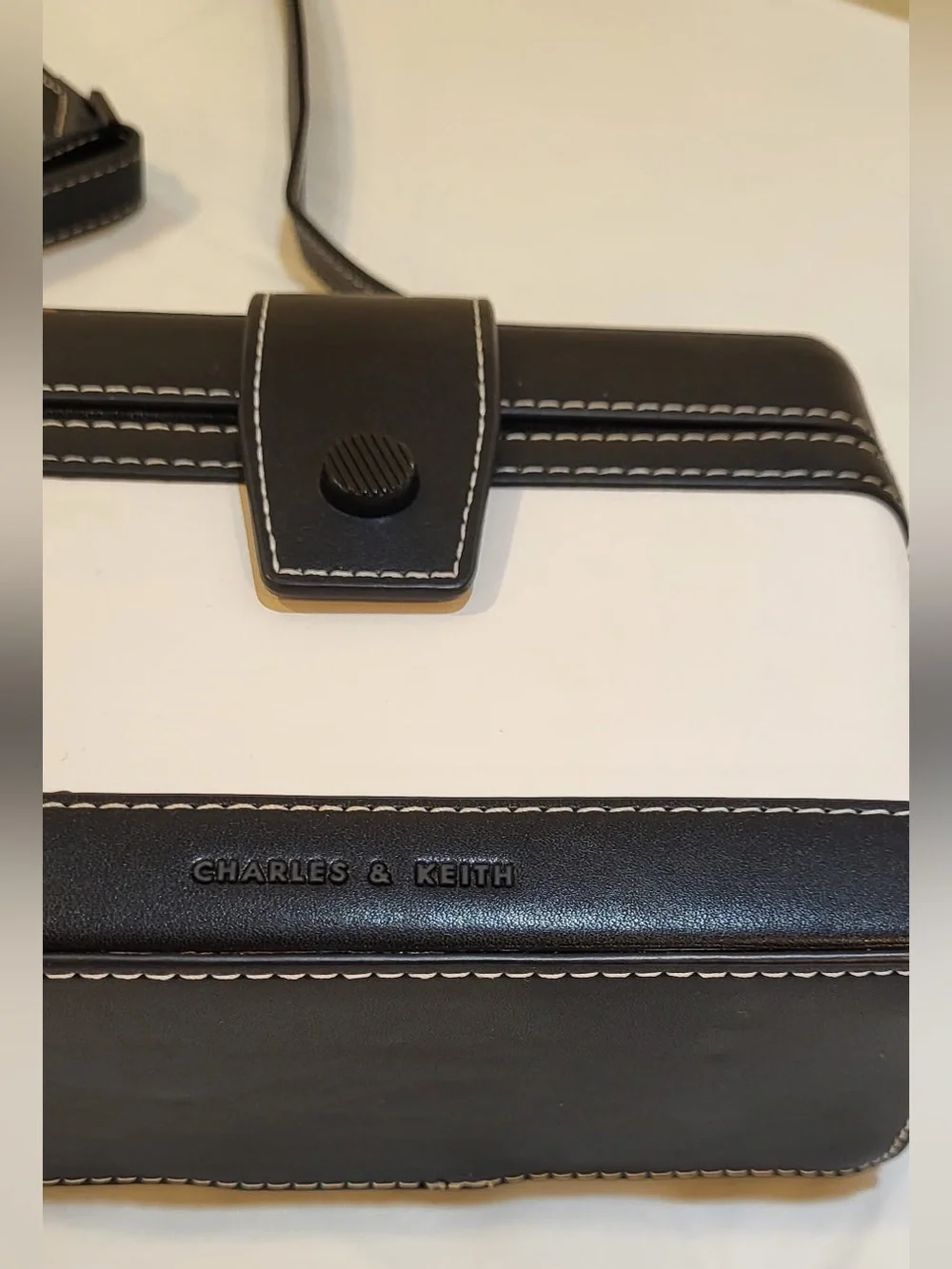 CHARLES & KEITH Bronte' white and black box crossbody bag